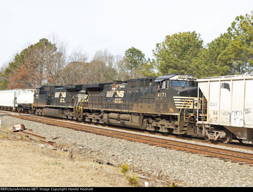 NS 4171 & 4283 are mid train DPU's on train 350